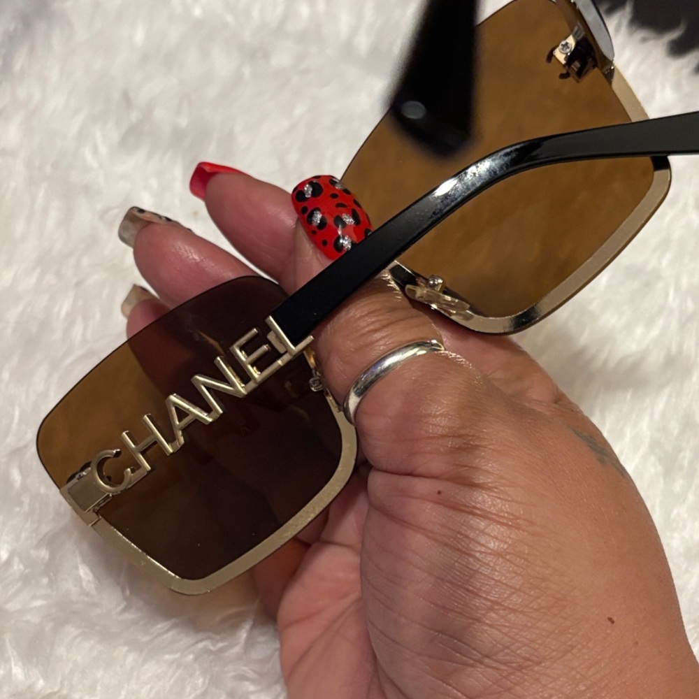 Fashion Tortoise Shell Sunglasses - Picture 4 of 6